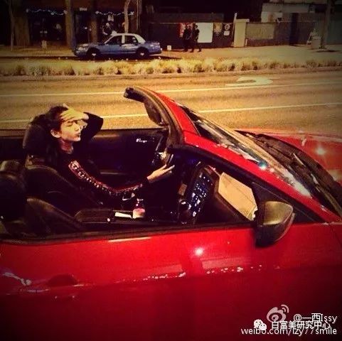 赞助baby婚礼和多位男星关系亲密 她背景成谜