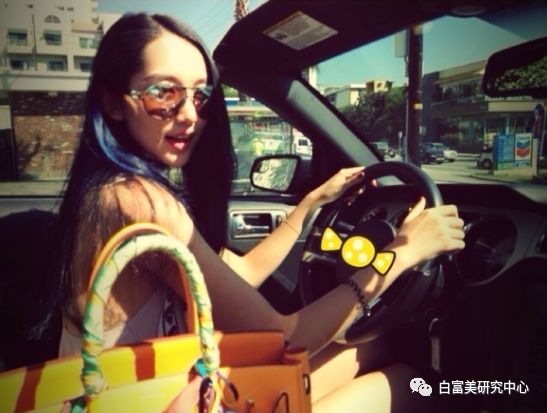 赞助baby婚礼和多位男星关系亲密 她背景成谜