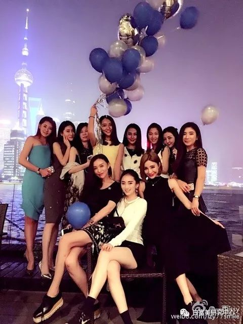 赞助baby婚礼和多位男星关系亲密 她背景成谜