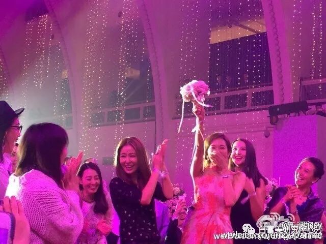 赞助baby婚礼和多位男星关系亲密 她背景成谜