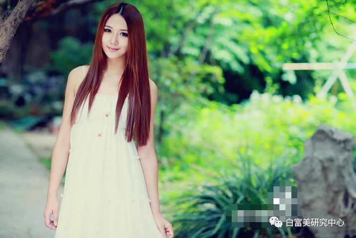 赞助baby婚礼和多位男星关系亲密 她背景成谜
