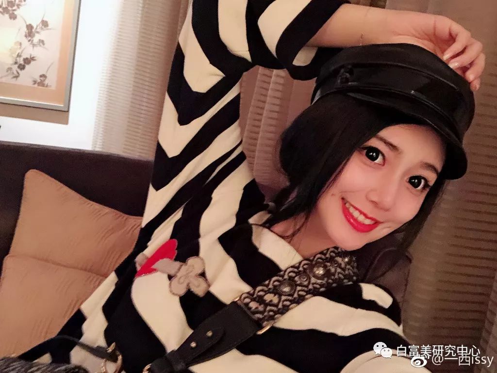 赞助baby婚礼和多位男星关系亲密 她背景成谜