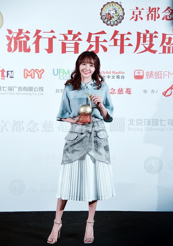 抖音兔子牙个人资料详解 朱子牙背景容君兔性感照片写真集
