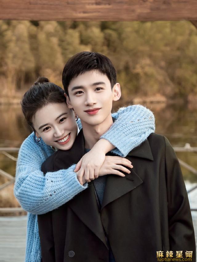 白敬亭女友是谁 小白与马思纯发同款照片令人猜测