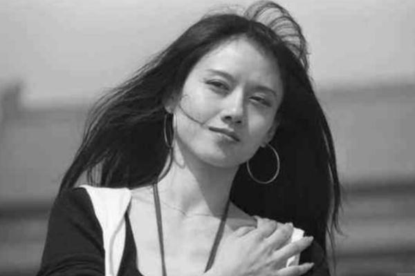舞蹈家杨丽萍年轻照片长什么样 杨老师老照片也能惊艳时光
