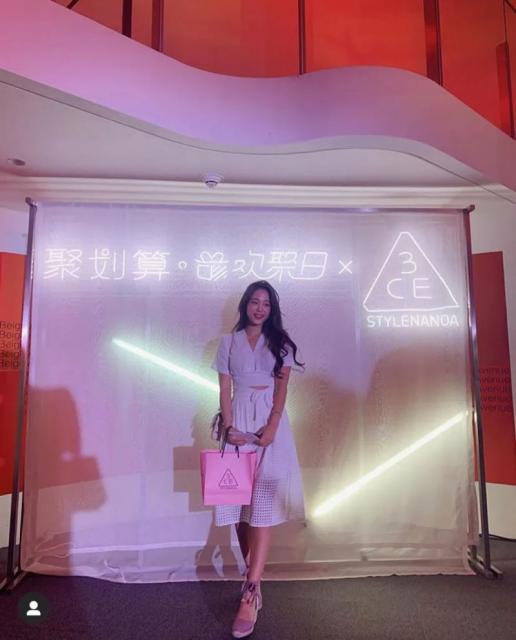 ��ʵ�����Ů������Ӣ �ݳ������������
