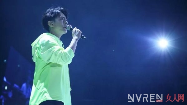 韦礼安代表歌曲《慢慢等》 好听的歌曲上KTV热歌榜