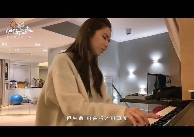 邓紫棋弹唱新的心跳真的好好听 最后的笑容我遭不住