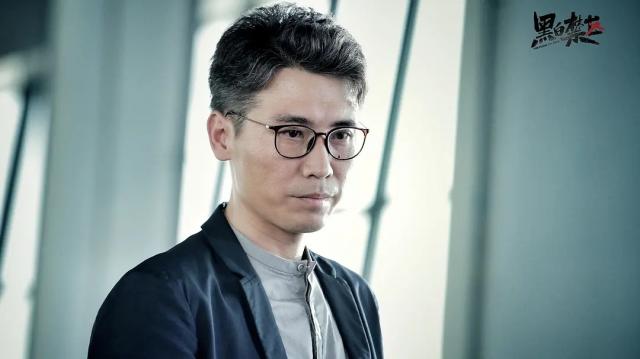 黑白禁区第5集警队搜查王小玉下落 谭家和警局玩花样