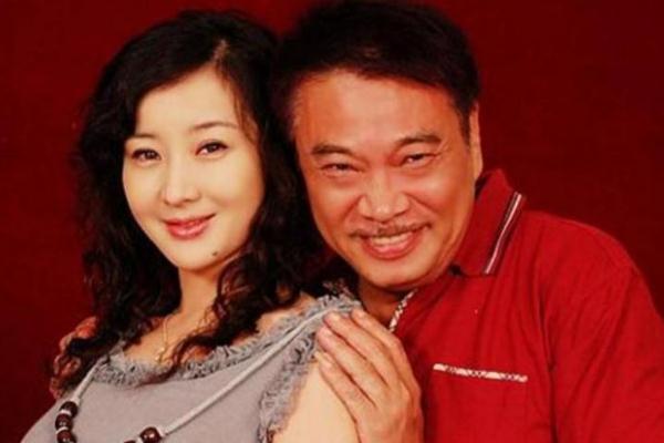 吴孟达老婆是谁 达叔的老婆为他生了多少个子女