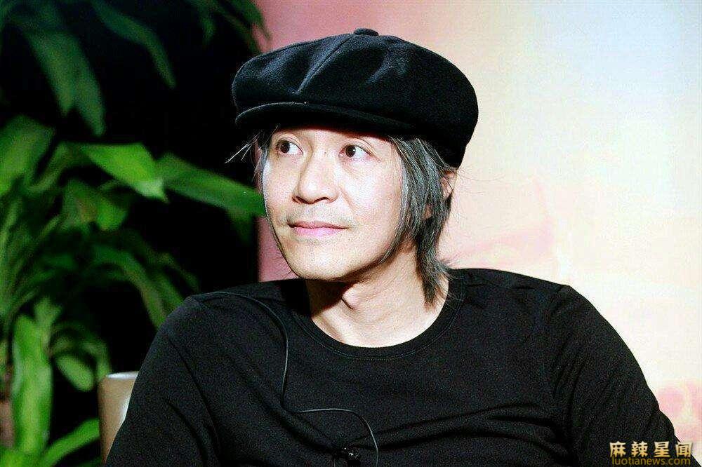 周星驰新恋情疑曝光 小女友是17岁嫩模