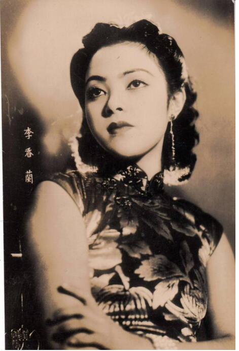 玉置浩二年轻时帅气照片,他为什么要写李香兰
