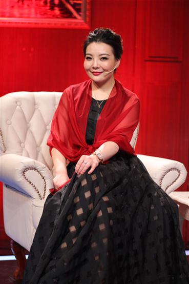 辛唐米娜是冠了夫姓吗,她老公是谁