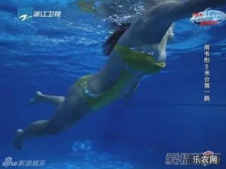 周韦彤跳水秀内衣脱落图片,周韦彤在日本拍的电影叫什么?