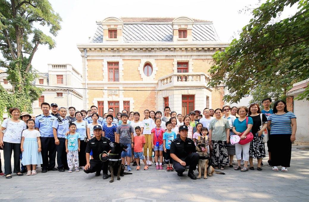 朝内81号废弃中为什么不拆了,警察曾辟谣这里闹鬼纯属谣言