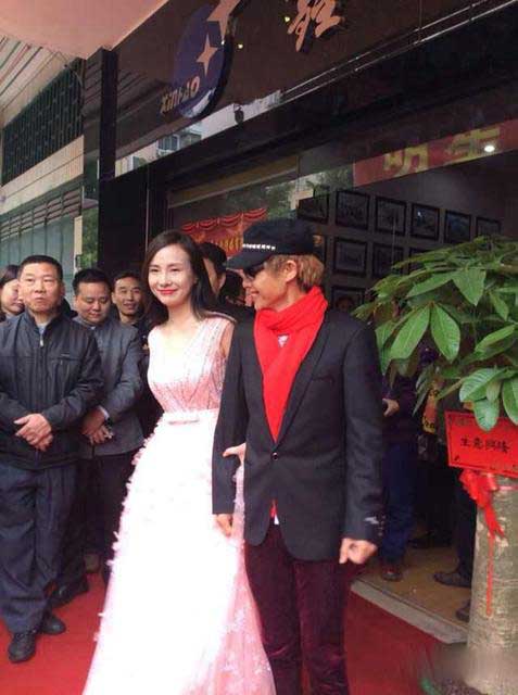 干露露现在和谁结婚了吗?干露露是干什么工作的?