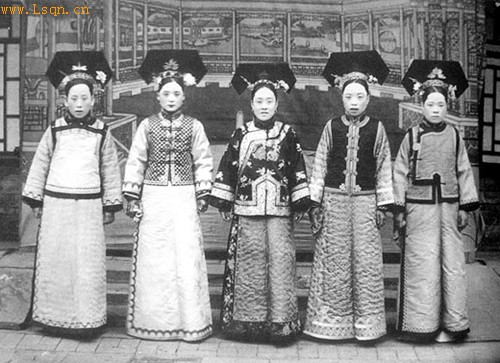 清朝历代皇帝都有多少妃子?清代妃子的等级和封号