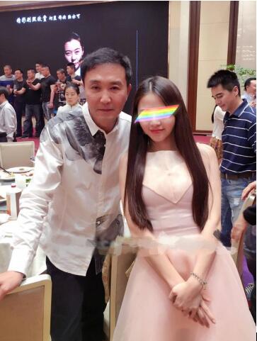 ���Ǿ�������Ƿ�С��٣����Ǿ����ڵ�������Ƭ
