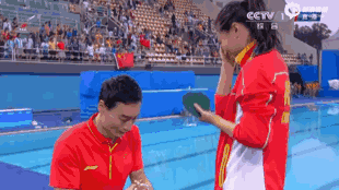 秦凯和何姿的收入谁高?何姿为什么看上秦凯这么丑的男人