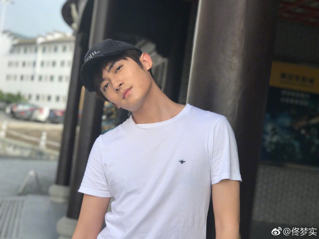 佟梦实为什么叫石头,佟梦实宋妍霏在一起了吗?