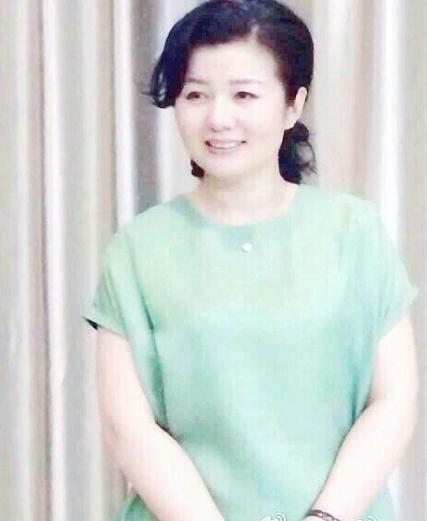 郑卫莉哪一年出生的多大了,她和程愫、左小青很像对比照