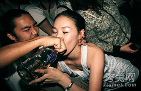 崔真实葬礼大哭的艺人是谁?崔真实潜规则悲惨图片