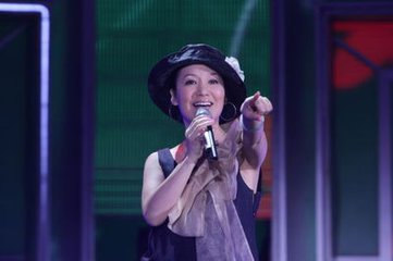 周艳泓为什么总戴帽子?周艳泓现在老公资料照片