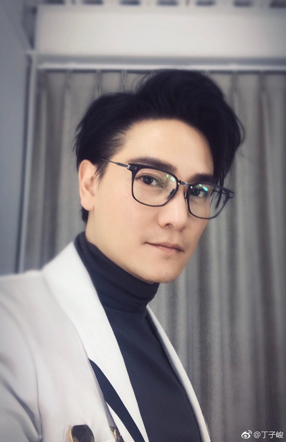 丁子峻是富二代吗?丁子峻和赵丽颖关系为什么捧她