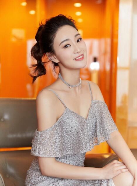 侯梦莎是侯勇什么人俩人什么关系,她和吴京谈过恋爱吗