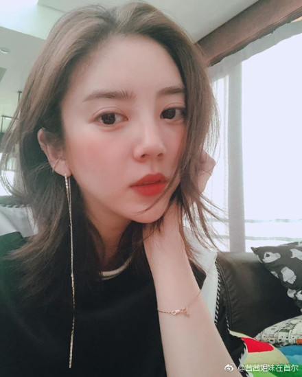 孙丹菲现在怎么了为什么不出来了,孙丹菲整容整废了?