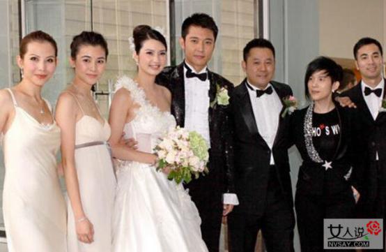 洪欣和张丹峰结婚照片,相差近10岁姐弟恋如今儿女双全