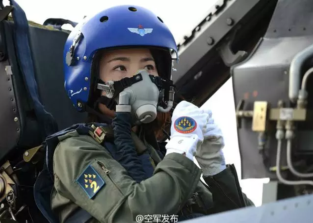 十问余旭牺牲:弹射跳伞撞到僚机副翼 这种事故概率有多小?