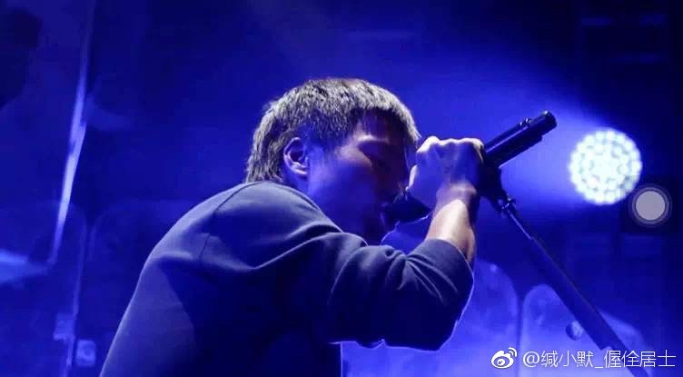 为什么说喜欢李志的女孩不能要,喜欢李志的人是孤独的吗?