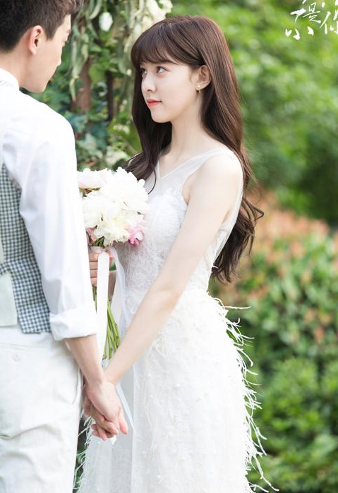 宋妍霏和鹿晗接吻照片,宋妍霏的男朋友是谁?