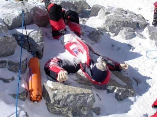 珠峰上的登山者遗体会烂掉吗,真实实拍珠峰上的哪些逝者图片