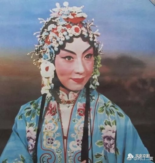 杜近芳是孟小冬亲生的吗?杜近芳梅兰芳对比照有点像