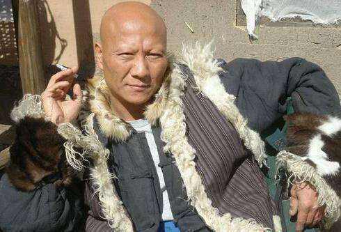 计春华现任老婆不是刘芳毓,计春华抽烟吗为什么会得肺癌去世?