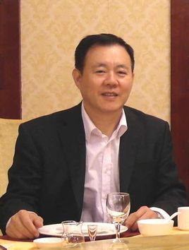 计春华现任老婆不是刘芳毓,计春华抽烟吗为什么会得肺癌去世?