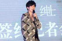薛之谦跟他老婆离婚了吗?薛之谦是同性恋私生活很乱?