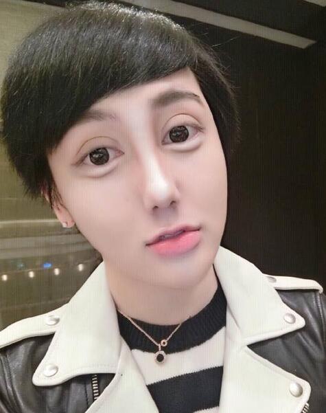 刘梓晨为什么叫金针菇?刘梓晨女装照片组图