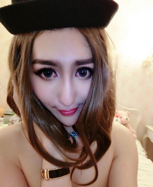 刘梓晨为什么叫金针菇?刘梓晨女装照片组图