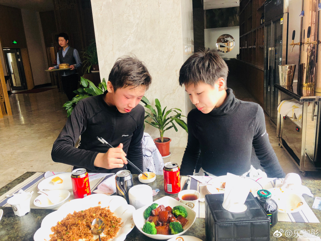 乐珈彤老公身价有多少亿,她老公朱锐是做什么的?