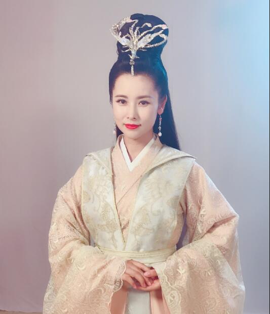 杨明娜和孙莉、曾黎、周海媚撞脸对比照,她年轻时候的照片分享