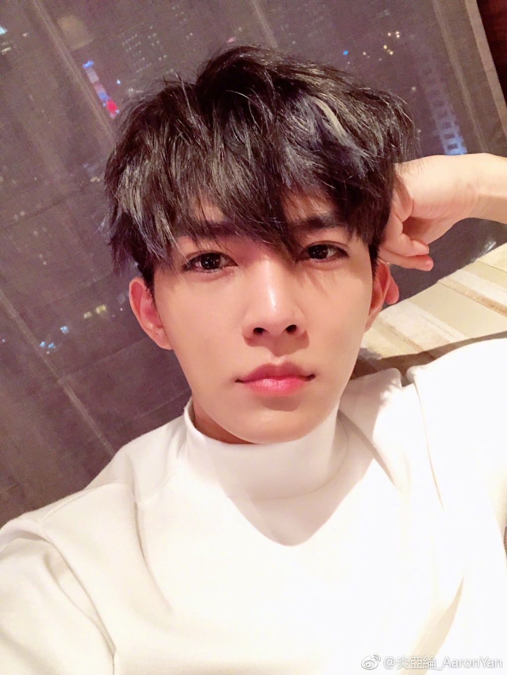 炎亚纶为什么叫大手?汪东城打掉炎亚纶话筒有这回事吗