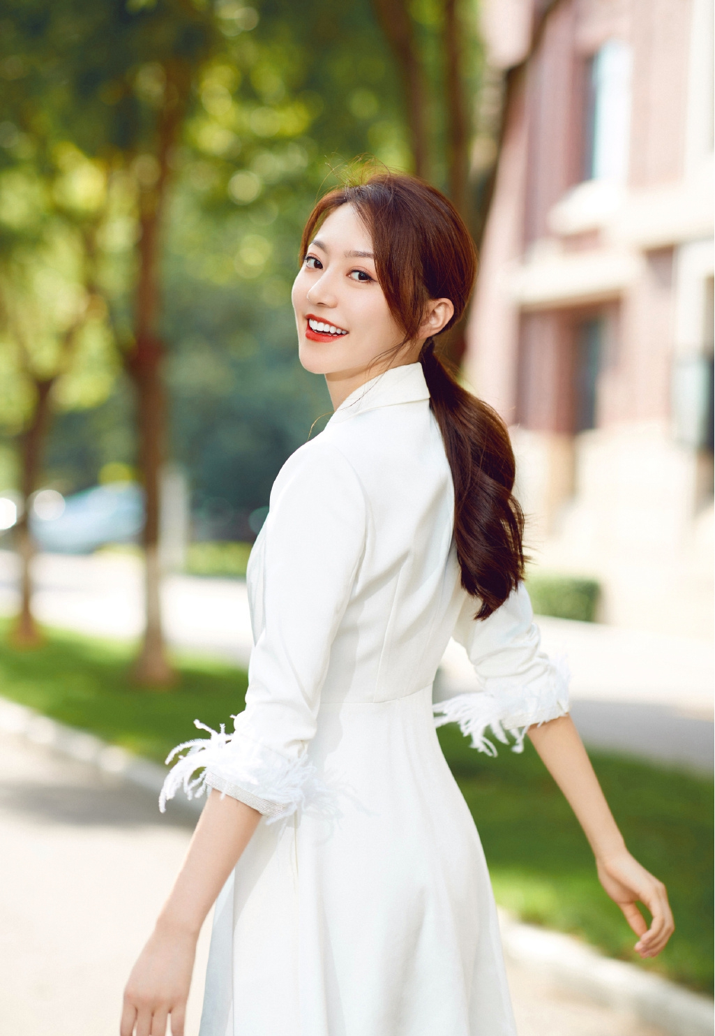����Ө�������������������ǲ��Ǽ��еĹɶ���