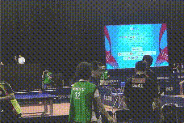 张宇镇挑衅事件原视频画面GIF,太嚣张被许昕打11:0