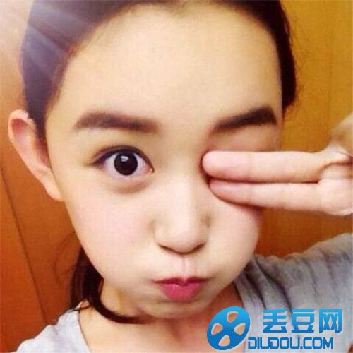 蒋依依和王俊凯接吻图片,蒋依依在楚乔传中演谁