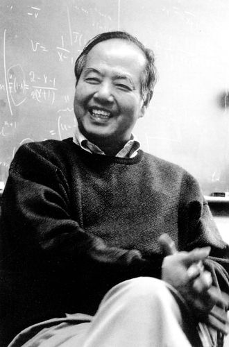 杨振宁与李政道哪个贡献大?李政道为什么不回国