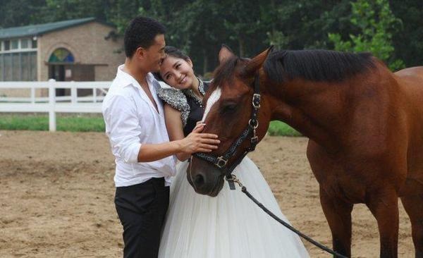 赫子铭否认离婚 赫子铭家庭背景显赫?