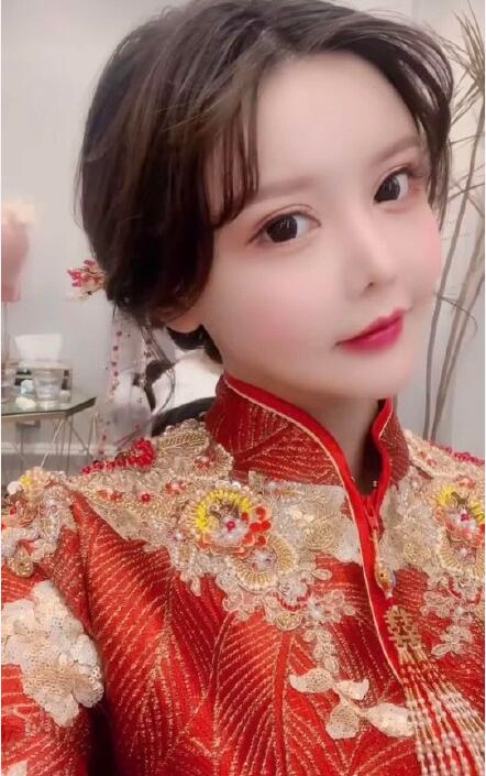 韩安冉怎么富起来的,她最开始的样子照片来了